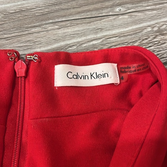 Form fitting stretchy red dress - Picture 4 of 6